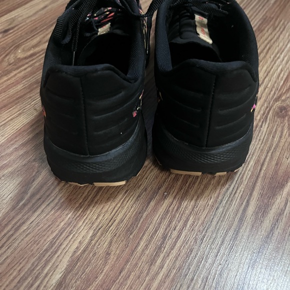 Brooks launch 9 Women's Vibrant Leopard Sneakers - Picture 5 of 10